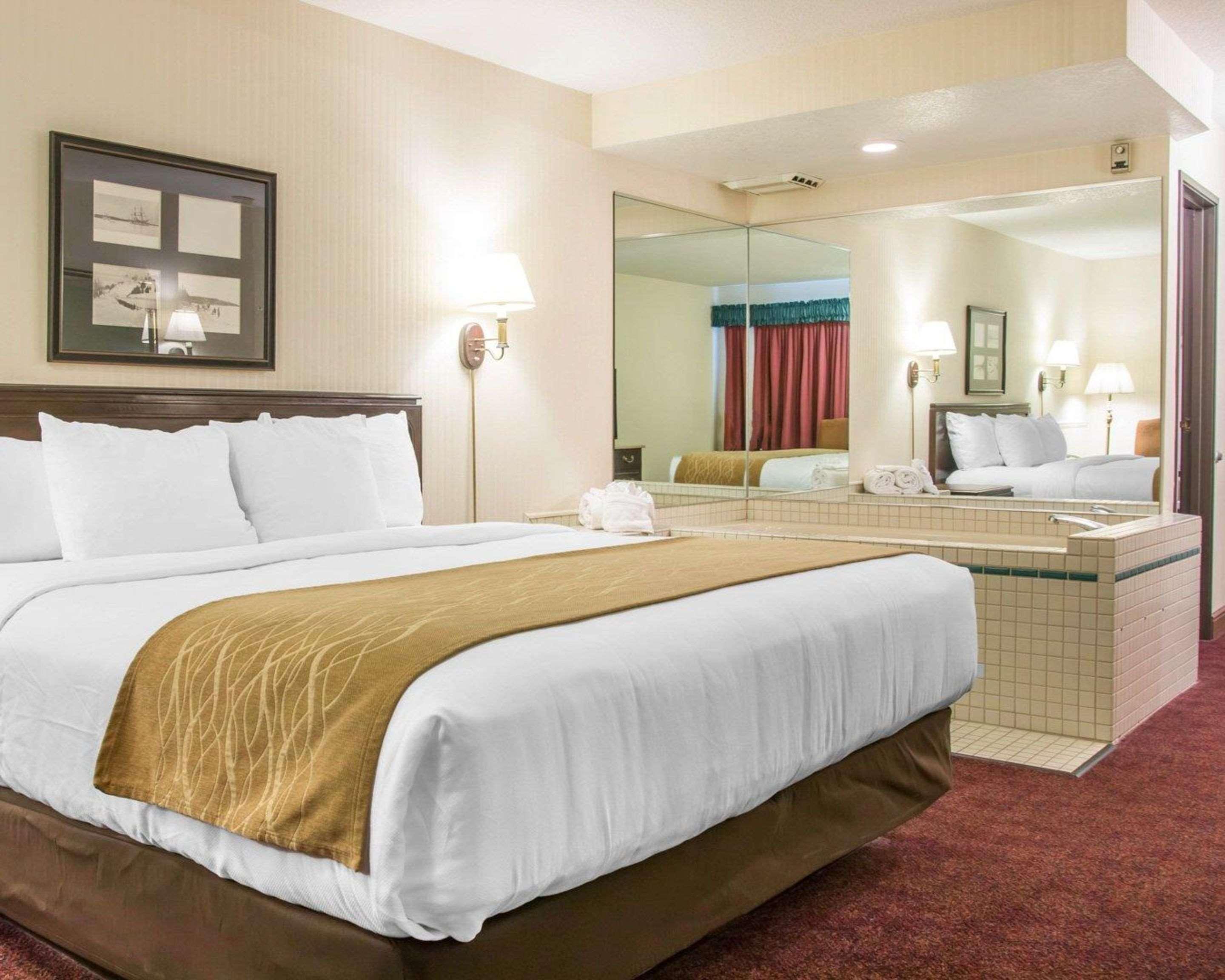 Comfort Inn Lakeside Mackinaw City Bagian luar foto