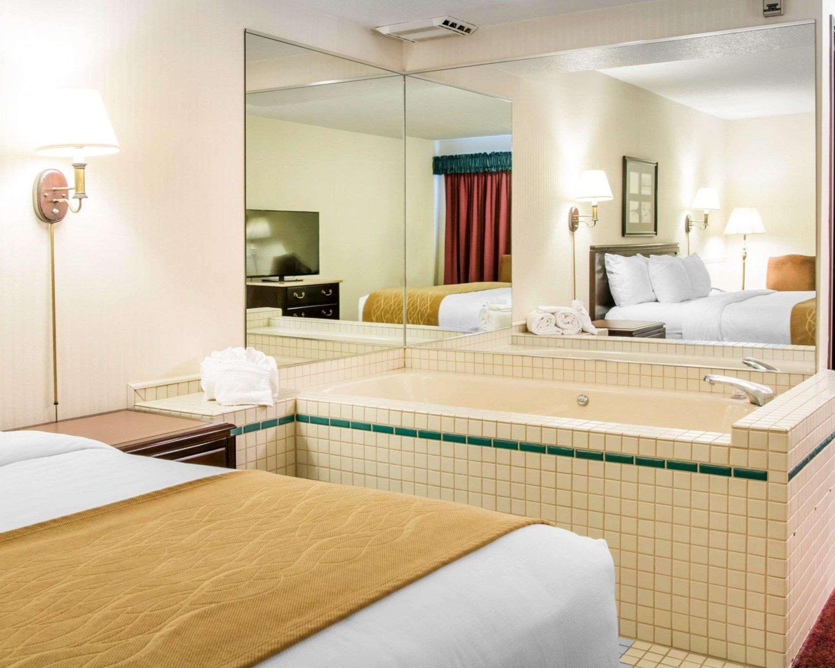 Comfort Inn Lakeside Mackinaw City Bagian luar foto