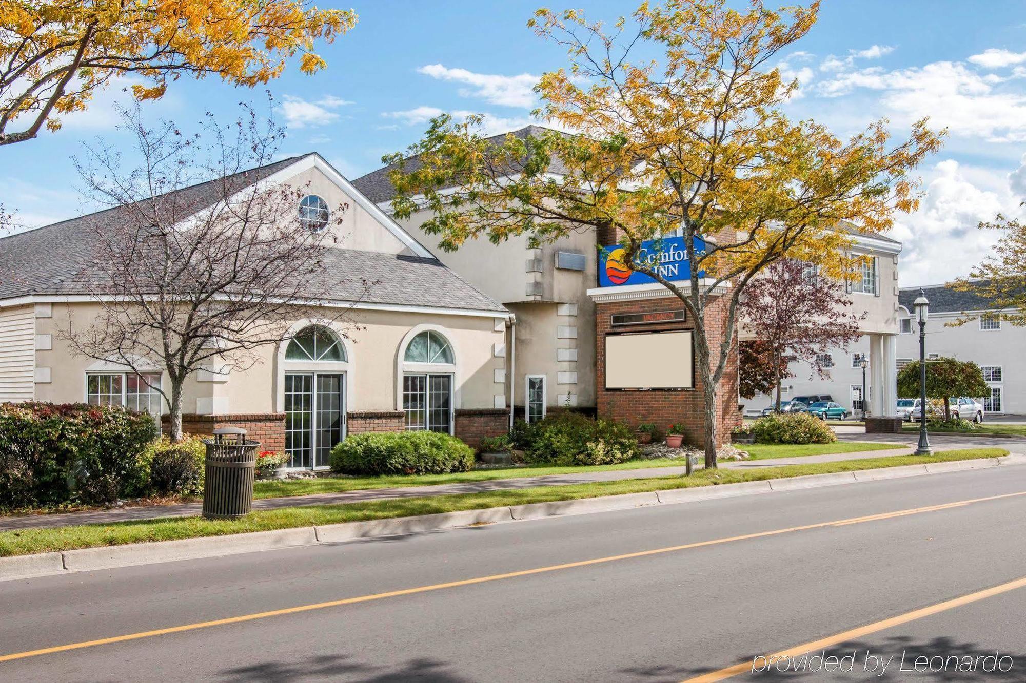 Comfort Inn Lakeside Mackinaw City Bagian luar foto