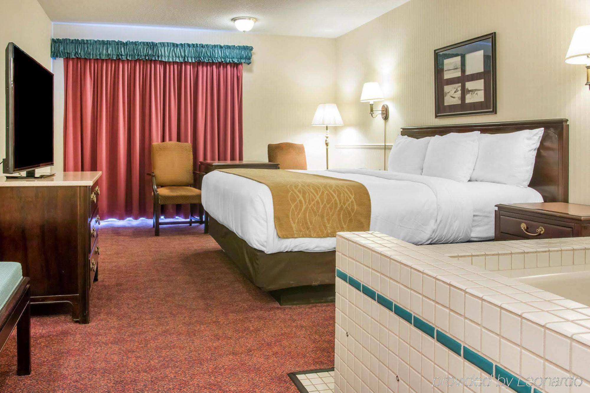 Comfort Inn Lakeside Mackinaw City Bagian luar foto