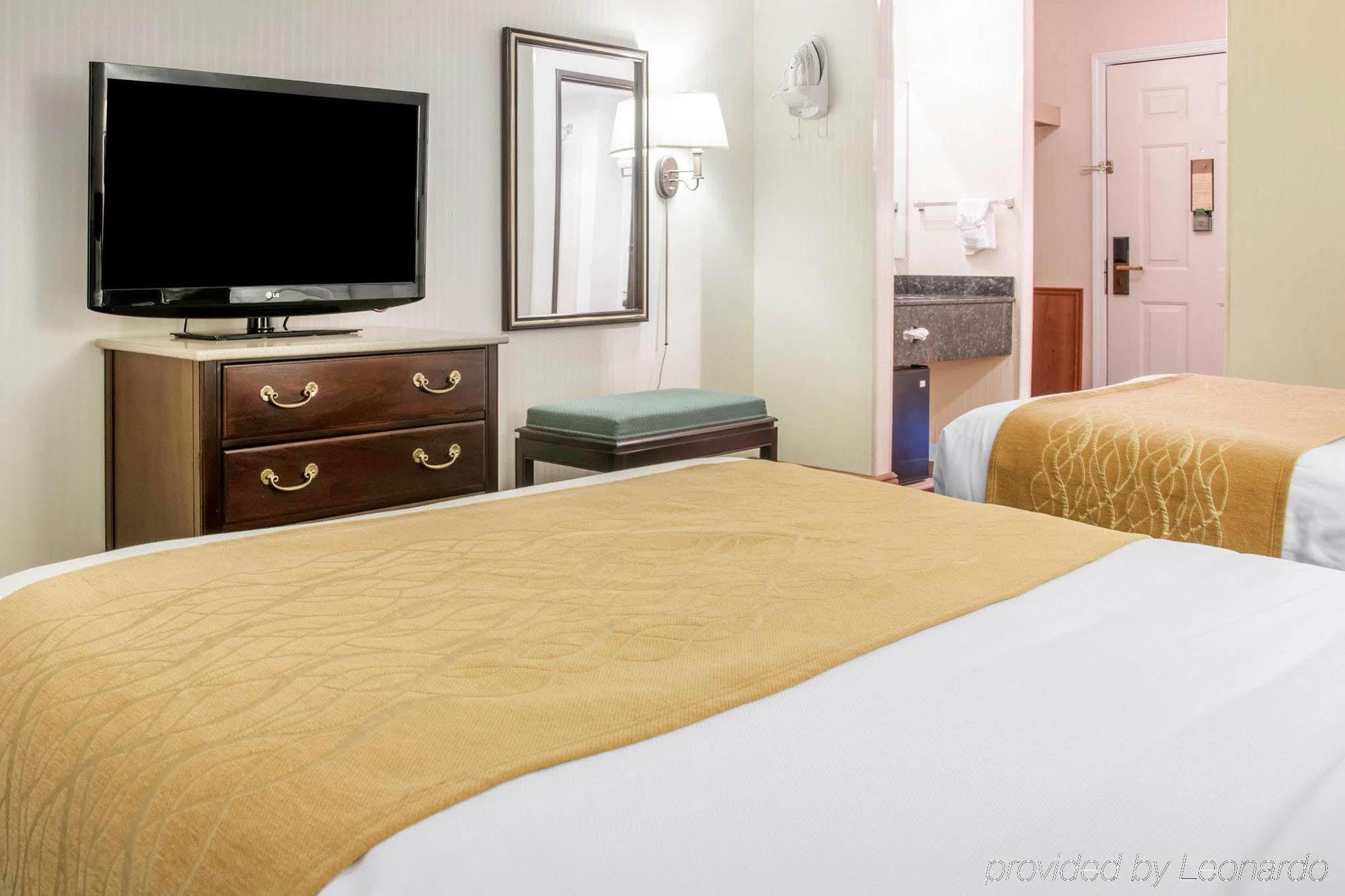 Comfort Inn Lakeside Mackinaw City Bagian luar foto