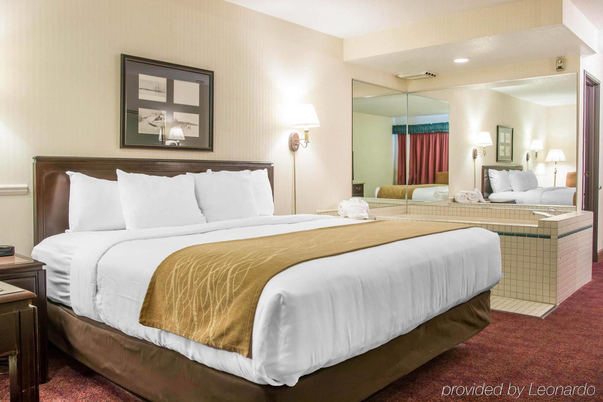 Comfort Inn Lakeside Mackinaw City Bagian luar foto